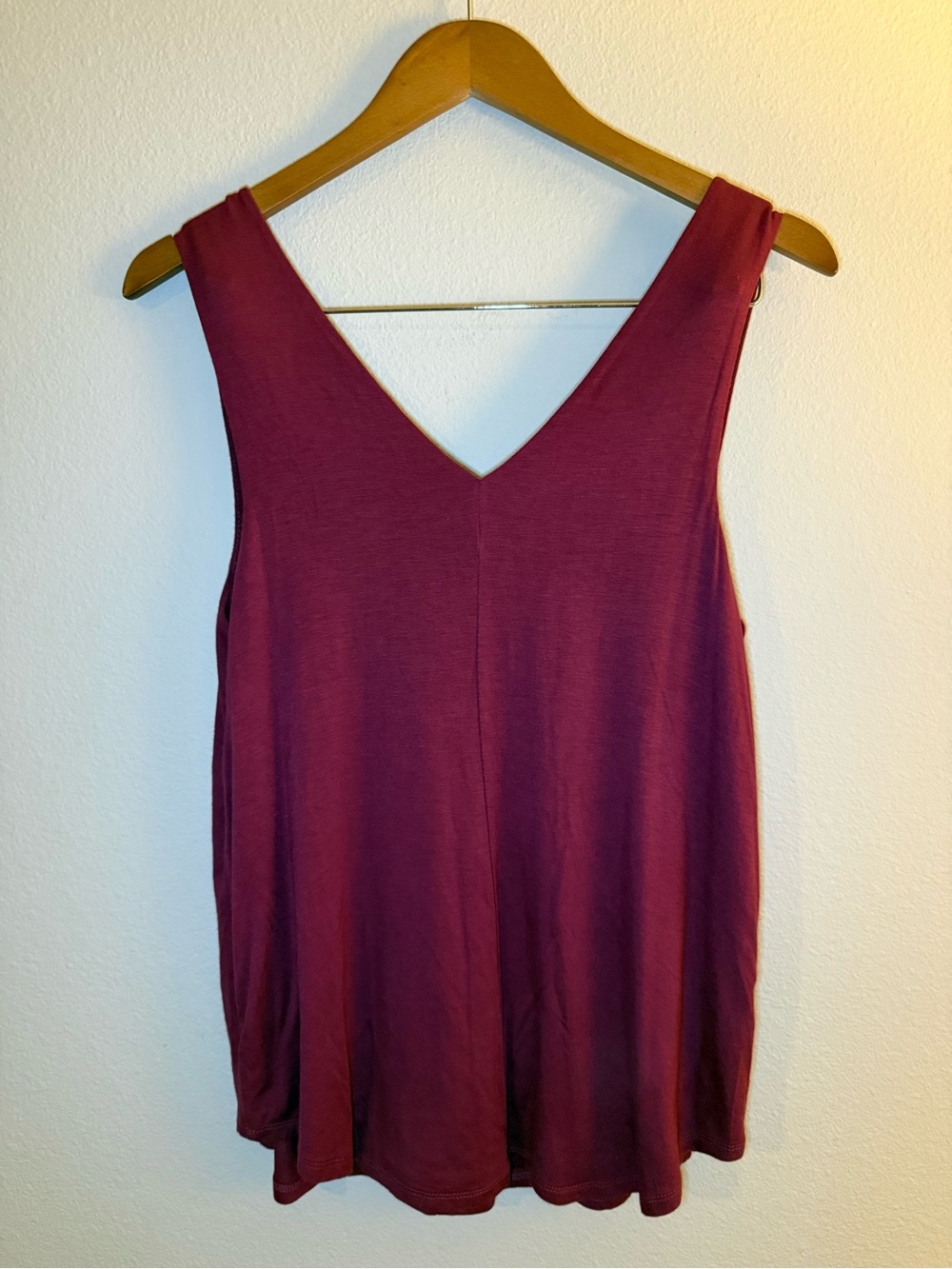 Bordeaux V-Neck Sleeveless Tank Top - Plum - Picture 4 of 5